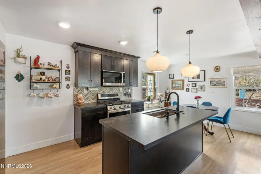 1530 Elmcrest, Reno, Nevada 89503, 5 Bedrooms Bedrooms, ,3 BathroomsBathrooms,Residential,Residential,Elmcrest,260004891