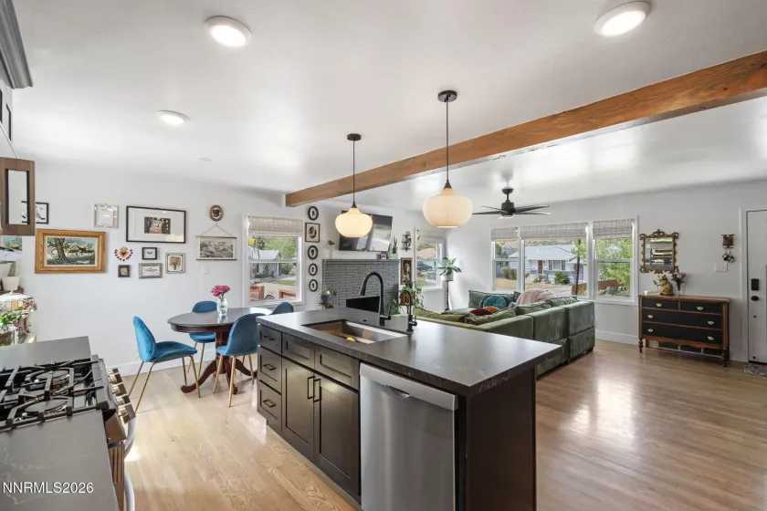 1530 Elmcrest, Reno, Nevada 89503, 5 Bedrooms Bedrooms, ,3 BathroomsBathrooms,Residential,Residential,Elmcrest,260004891