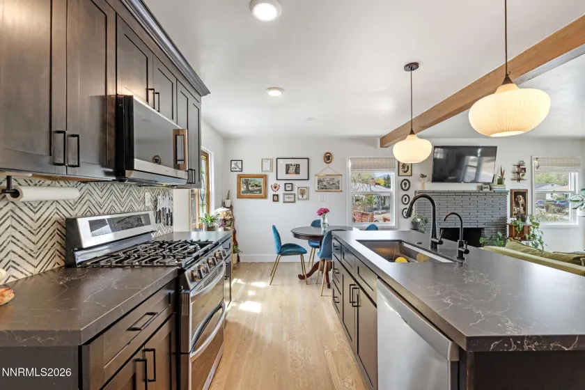 1530 Elmcrest, Reno, Nevada 89503, 5 Bedrooms Bedrooms, ,3 BathroomsBathrooms,Residential,Residential,Elmcrest,260004891