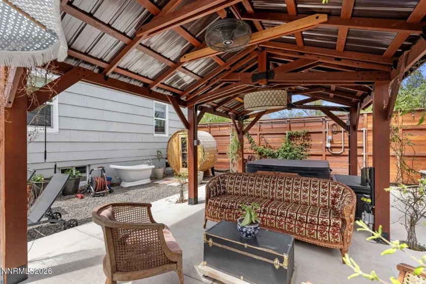 1530 Elmcrest, Reno, Nevada 89503, 5 Bedrooms Bedrooms, ,3 BathroomsBathrooms,Residential,Residential,Elmcrest,260004891