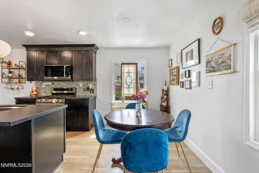 1530 Elmcrest, Reno, Nevada 89503, 5 Bedrooms Bedrooms, ,3 BathroomsBathrooms,Residential,Residential,Elmcrest,260004891