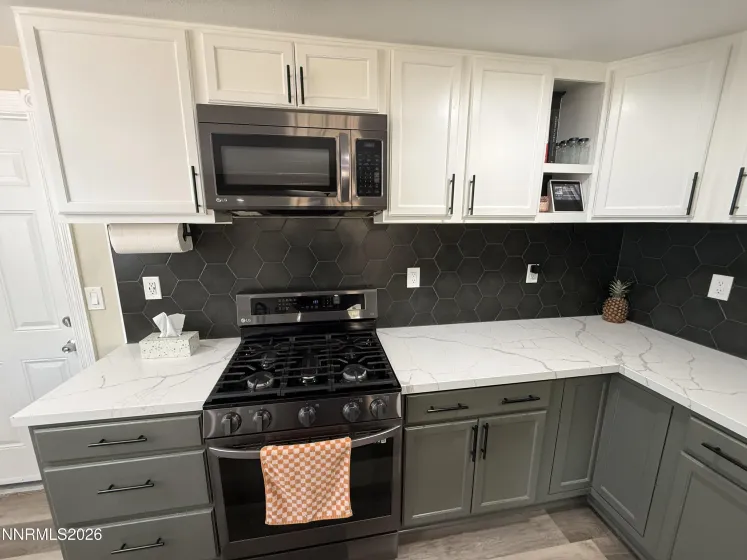 210 Applegate, Carson City, Nevada 89706, 3 Bedrooms Bedrooms, ,2 BathroomsBathrooms,Residential,Residential,Applegate,260004903