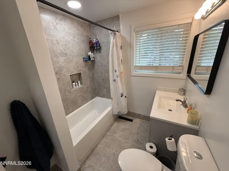 210 Applegate, Carson City, Nevada 89706, 3 Bedrooms Bedrooms, ,2 BathroomsBathrooms,Residential,Residential,Applegate,260004903