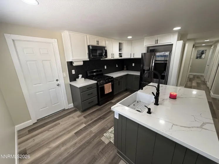 210 Applegate, Carson City, Nevada 89706, 3 Bedrooms Bedrooms, ,2 BathroomsBathrooms,Residential,Residential,Applegate,260004903