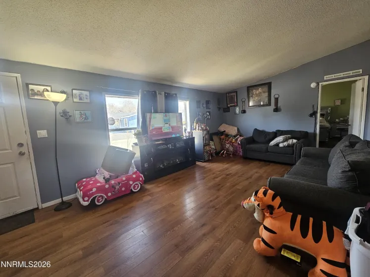 7661 Lytton, Reno, Nevada 89506, 3 Bedrooms Bedrooms, ,2 BathroomsBathrooms,Residential,Residential,Lytton,260002959