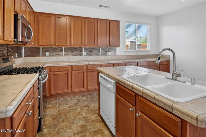 1096 Crown View, Reno, Nevada 89523, 3 Bedrooms Bedrooms, ,2 BathroomsBathrooms,Residential,Residential,Crown View,260004919