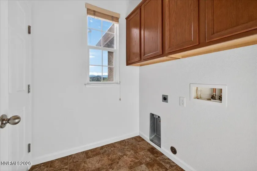 1096 Crown View, Reno, Nevada 89523, 3 Bedrooms Bedrooms, ,2 BathroomsBathrooms,Residential,Residential,Crown View,260004919