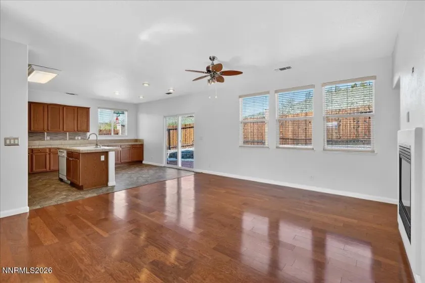 1096 Crown View, Reno, Nevada 89523, 3 Bedrooms Bedrooms, ,2 BathroomsBathrooms,Residential,Residential,Crown View,260004919