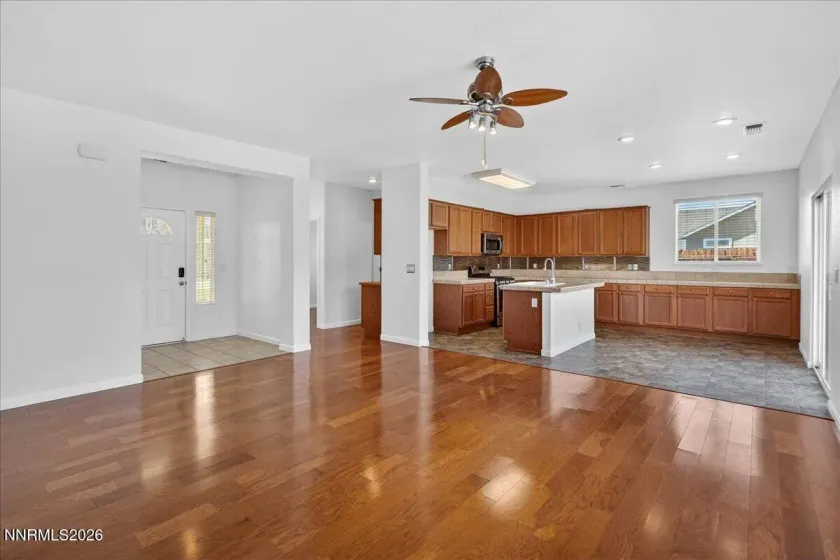 1096 Crown View, Reno, Nevada 89523, 3 Bedrooms Bedrooms, ,2 BathroomsBathrooms,Residential,Residential,Crown View,260004919