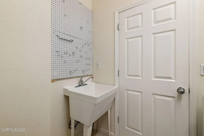 9355 Hummer, Reno, Nevada 89521, 3 Bedrooms Bedrooms, ,2 BathroomsBathrooms,Residential,Residential,Hummer,260004932