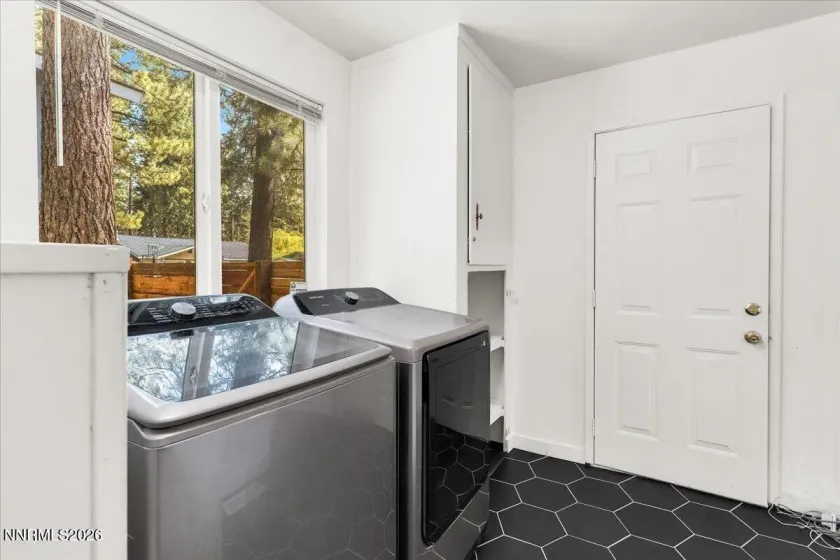 841 Shore, South Lake Tahoe, California 96150, 4 Bedrooms Bedrooms, ,3 BathroomsBathrooms,Residential,Residential,Shore,260004935