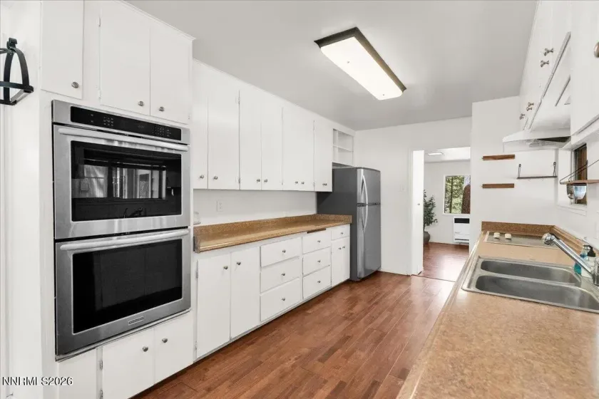 841 Shore, South Lake Tahoe, California 96150, 4 Bedrooms Bedrooms, ,3 BathroomsBathrooms,Residential,Residential,Shore,260004935