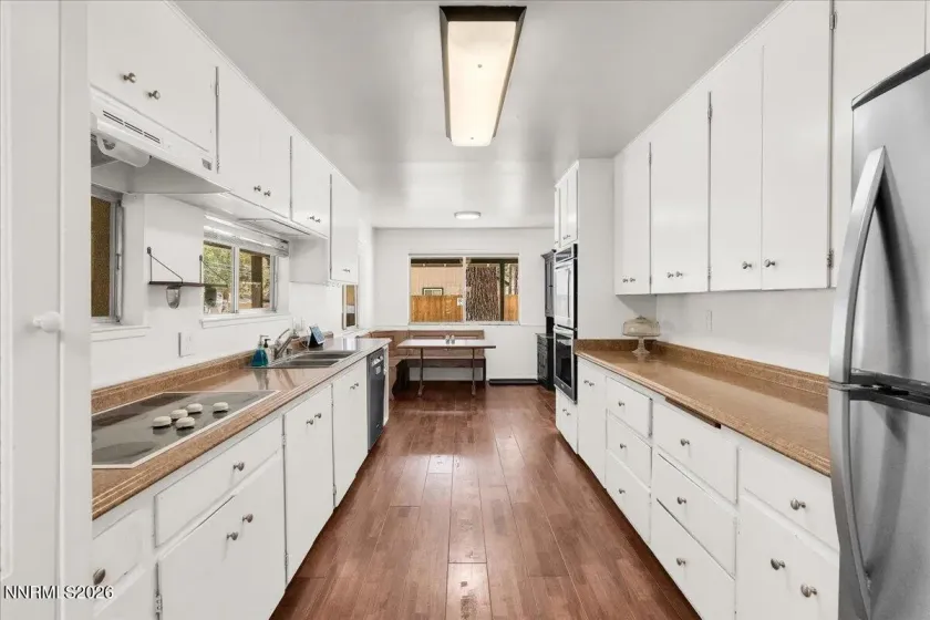 841 Shore, South Lake Tahoe, California 96150, 4 Bedrooms Bedrooms, ,3 BathroomsBathrooms,Residential,Residential,Shore,260004935