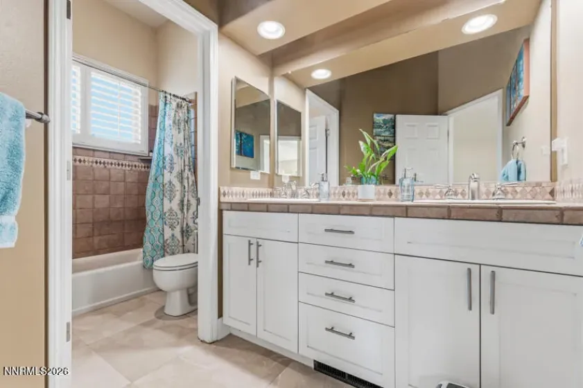 6501 Lonnie, Sparks, Nevada 89436, 4 Bedrooms Bedrooms, ,5 BathroomsBathrooms,Residential,Residential,Lonnie,260004938