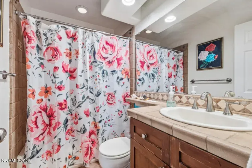 6501 Lonnie, Sparks, Nevada 89436, 4 Bedrooms Bedrooms, ,5 BathroomsBathrooms,Residential,Residential,Lonnie,260004938