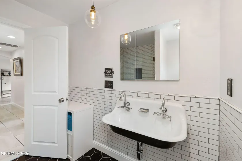 2785 Skyline, Reno, Nevada 89509, 4 Bedrooms Bedrooms, ,3 BathroomsBathrooms,Residential,Residential,Skyline,260004949