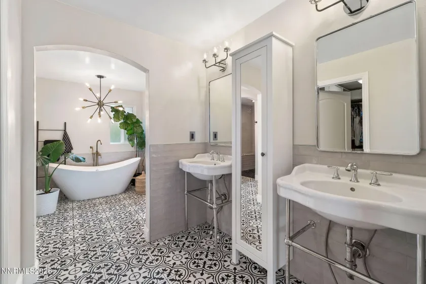 2785 Skyline, Reno, Nevada 89509, 4 Bedrooms Bedrooms, ,3 BathroomsBathrooms,Residential,Residential,Skyline,260004949