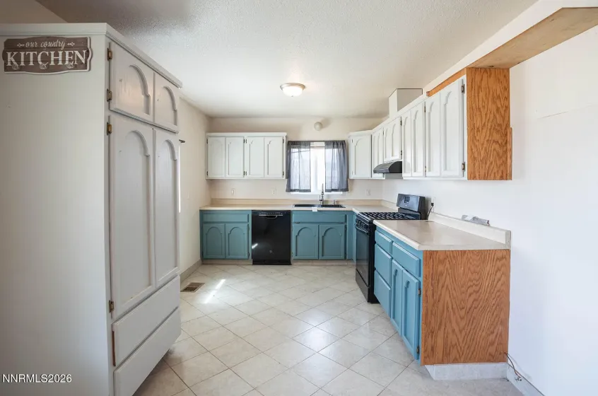 2 Pinehurst, Yerington, Nevada 89447, 3 Bedrooms Bedrooms, ,2 BathroomsBathrooms,Residential,Residential,Pinehurst,260004973