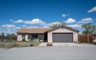 2 Pinehurst, Yerington, Nevada 89447, 3 Bedrooms Bedrooms, ,2 BathroomsBathrooms,Residential,Residential,Pinehurst,260004973