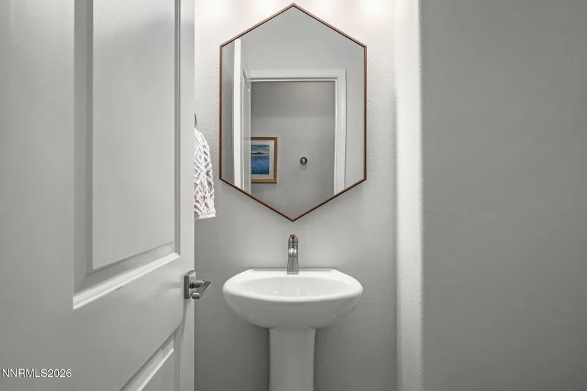 531 Riverbed, Reno, Nevada 89521, 3 Bedrooms Bedrooms, ,3 BathroomsBathrooms,Residential,Residential,Riverbed,260004980