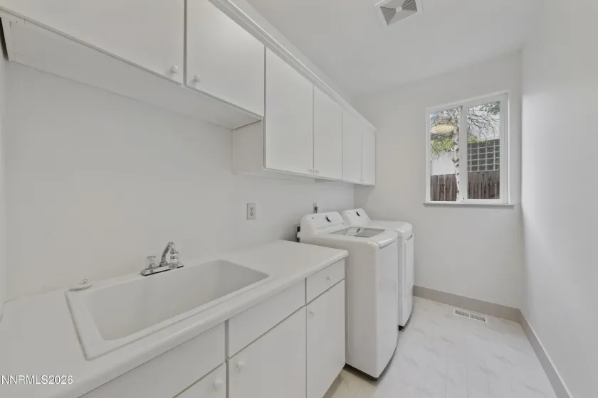 4995 Foxcreek, Reno, Nevada 89519, 4 Bedrooms Bedrooms, ,3 BathroomsBathrooms,Residential,Residential,Foxcreek,260004987