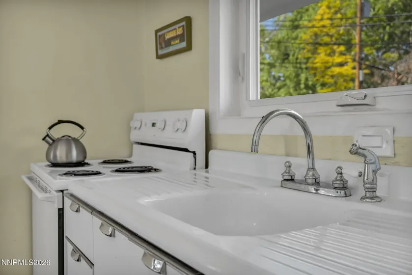 725 Gordon, Reno, Nevada 89509, 3 Bedrooms Bedrooms, ,2 BathroomsBathrooms,Residential,Residential,Gordon,260004996