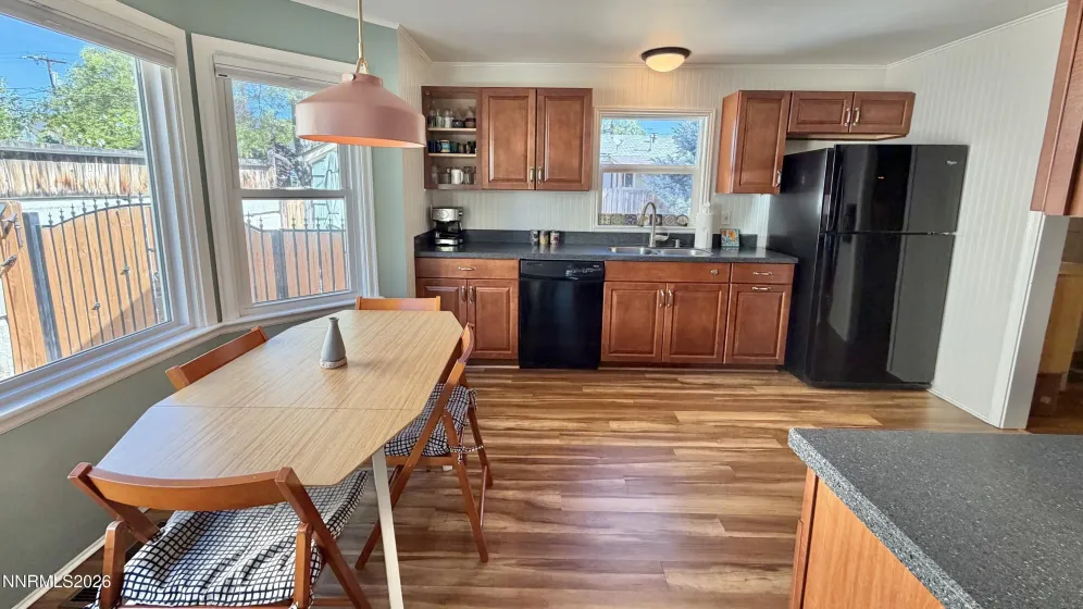 525 Taylor, Reno, Nevada 89502, 2 Bedrooms Bedrooms, ,1 BathroomBathrooms,Residential,Residential,Taylor,260005010