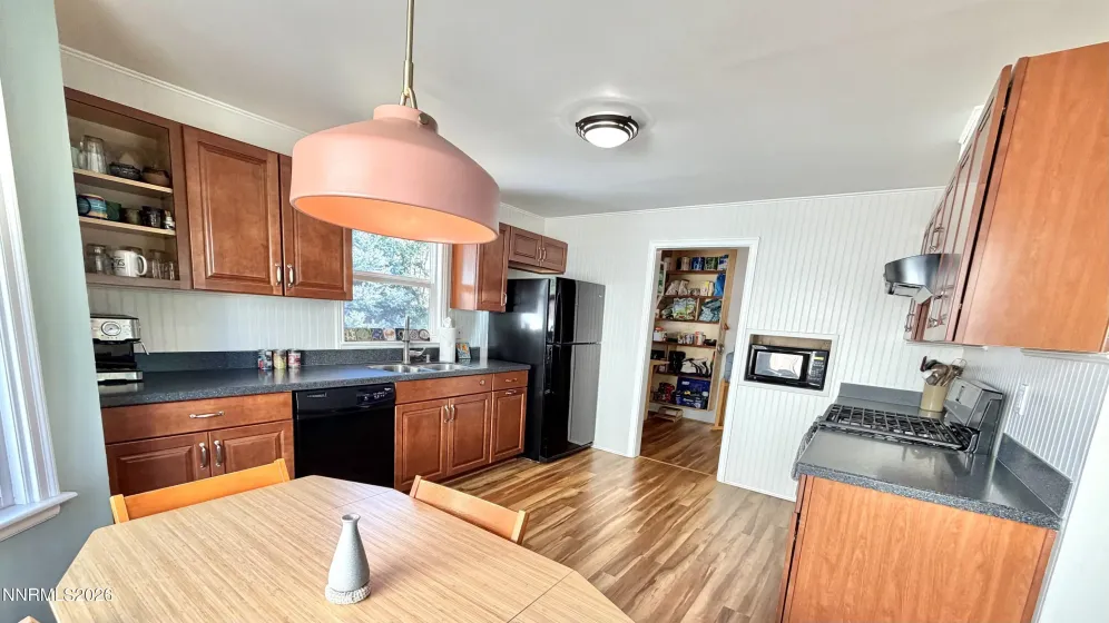 525 Taylor, Reno, Nevada 89502, 2 Bedrooms Bedrooms, ,1 BathroomBathrooms,Residential,Residential,Taylor,260005010
