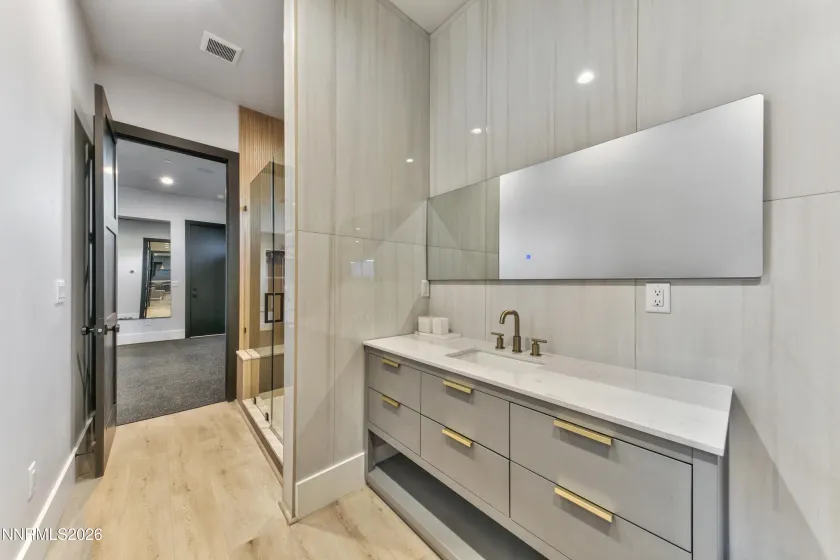 Guest House full bath