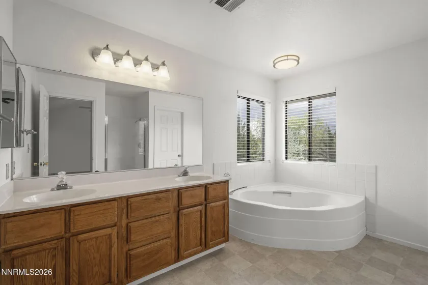 5560 Rainbow Ridge, Reno, Nevada 89523, 4 Bedrooms Bedrooms, ,3 BathroomsBathrooms,Residential,Residential,Rainbow Ridge,260005030