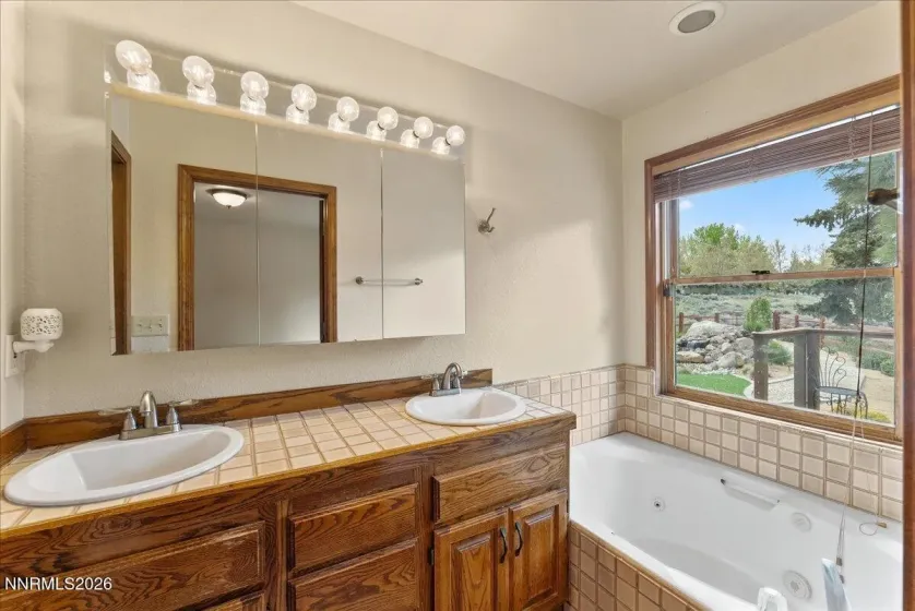 6304 Meadow Creek DR, Reno, Nevada 89519, 3 Bedrooms Bedrooms, ,2 BathroomsBathrooms,Residential,Residential,Meadow Creek DR,260005037