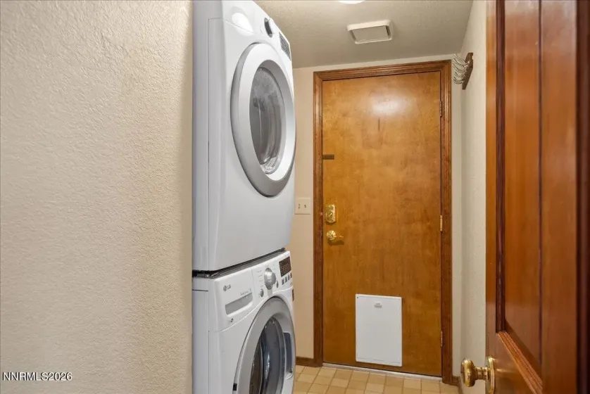 6304 Meadow Creek DR, Reno, Nevada 89519, 3 Bedrooms Bedrooms, ,2 BathroomsBathrooms,Residential,Residential,Meadow Creek DR,260005037