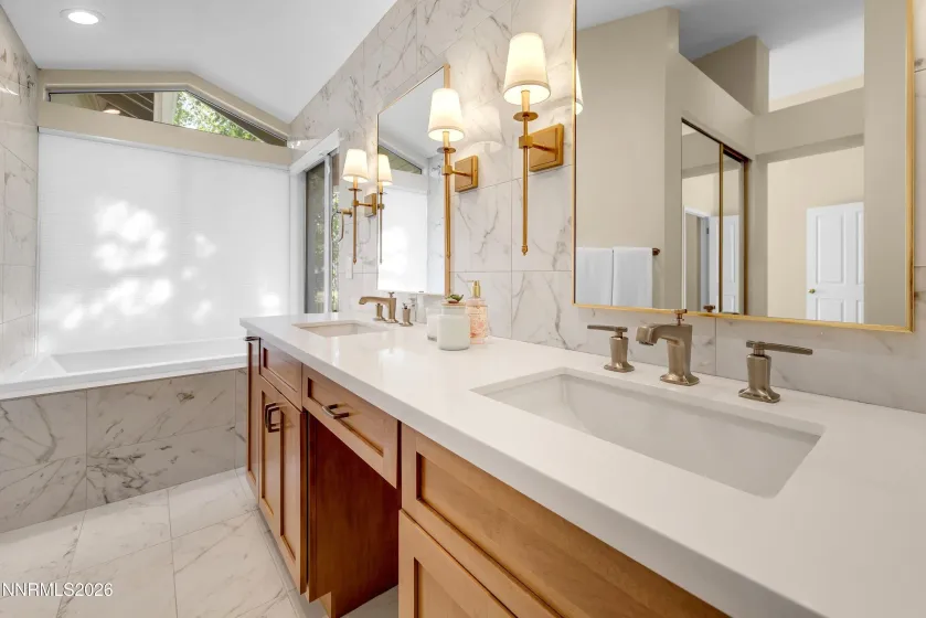 6089 Carriage House, Reno, Nevada 89519, 3 Bedrooms Bedrooms, ,2 BathroomsBathrooms,Residential,Residential,Carriage House,260005049