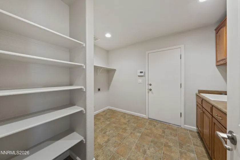 18382 Narrowleaf, Reno, Nevada 89508, 4 Bedrooms Bedrooms, ,2 BathroomsBathrooms,Residential,Residential,Narrowleaf,260005050