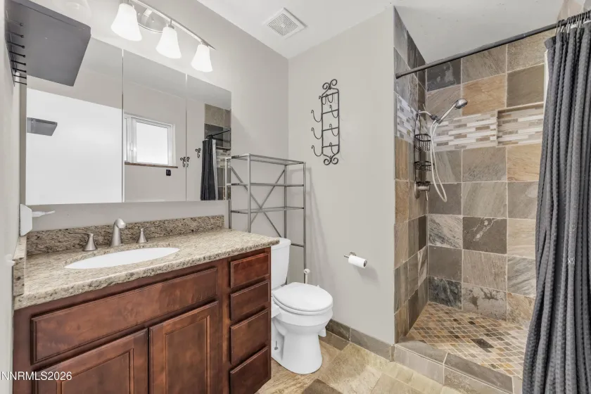 1701 Clover Leaf, Sparks, Nevada 89434, 3 Bedrooms Bedrooms, ,2 BathroomsBathrooms,Residential,Residential,Clover Leaf,260005060