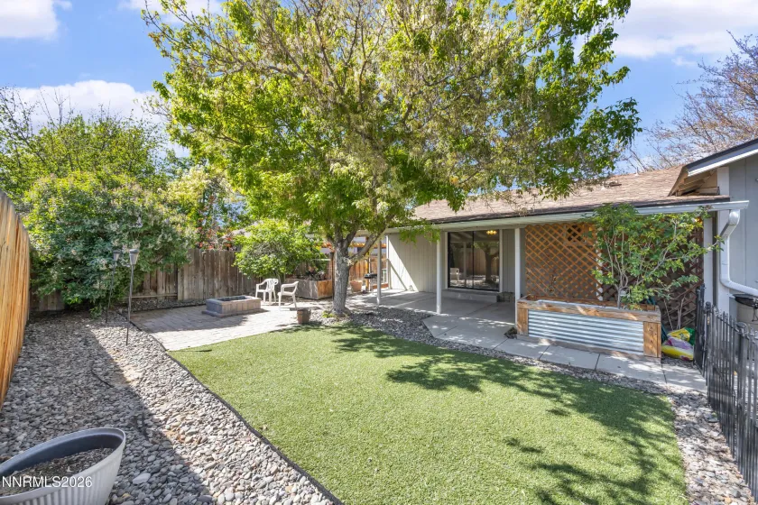 1701 Clover Leaf, Sparks, Nevada 89434, 3 Bedrooms Bedrooms, ,2 BathroomsBathrooms,Residential,Residential,Clover Leaf,260005060