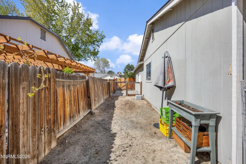 1701 Clover Leaf, Sparks, Nevada 89434, 3 Bedrooms Bedrooms, ,2 BathroomsBathrooms,Residential,Residential,Clover Leaf,260005060