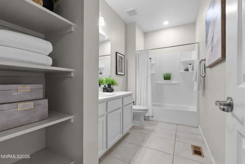 626 Piovana, Sparks, Nevada 89441, 3 Bedrooms Bedrooms, ,2 BathroomsBathrooms,Residential,Residential,Piovana,260005063