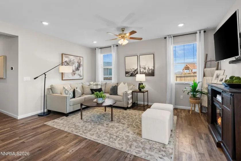 626 Piovana, Sparks, Nevada 89441, 3 Bedrooms Bedrooms, ,2 BathroomsBathrooms,Residential,Residential,Piovana,260005063