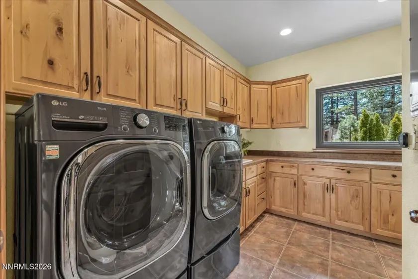 16470 Snow Flower, Reno, Nevada 89511, 5 Bedrooms Bedrooms, ,5 BathroomsBathrooms,Residential,Residential,Snow Flower,260005078