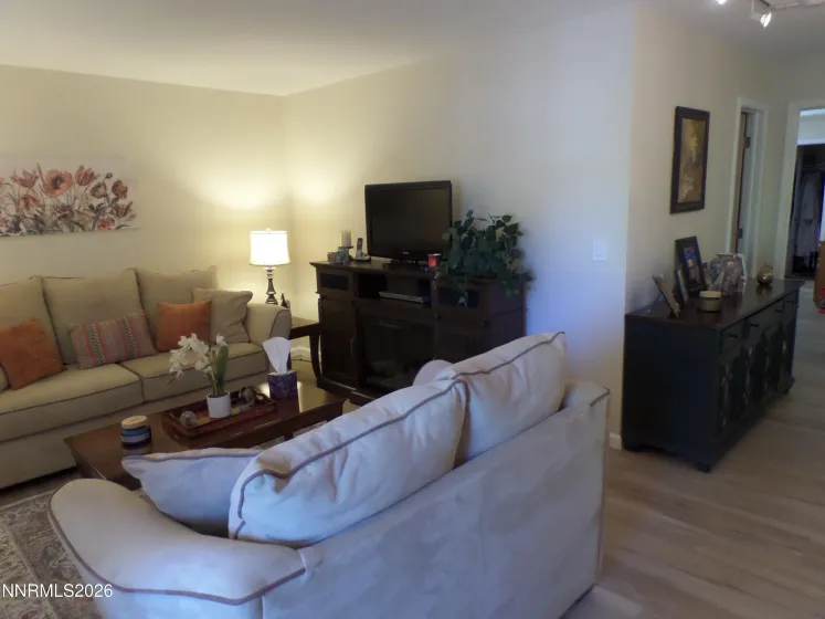 3890 Leonesio, Reno, Nevada 89512, 2 Bedrooms Bedrooms, ,1 BathroomBathrooms,Residential,Residential,Leonesio,260005083