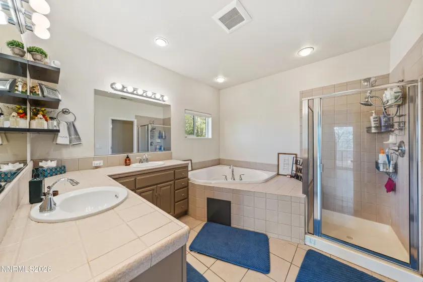 930 Demos, Reno, Nevada 89512, 4 Bedrooms Bedrooms, ,4 BathroomsBathrooms,Residential,Residential,Demos,260005101