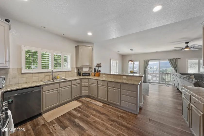 930 Demos, Reno, Nevada 89512, 4 Bedrooms Bedrooms, ,4 BathroomsBathrooms,Residential,Residential,Demos,260005101