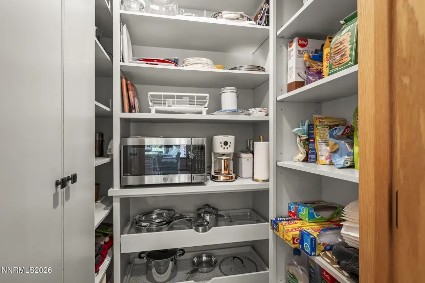 Walk-in Pantry