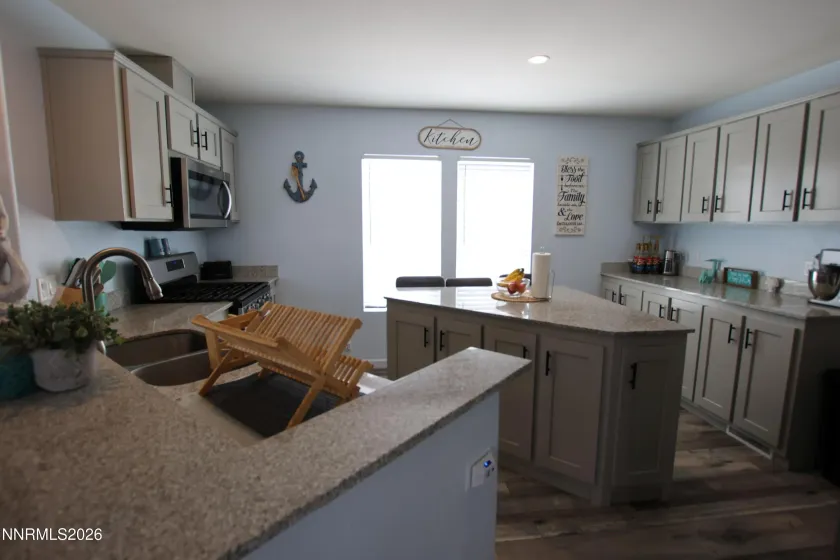 210 Chateau, Yerington, Nevada 89447, 3 Bedrooms Bedrooms, ,2 BathroomsBathrooms,Residential,Residential,Chateau,260005131