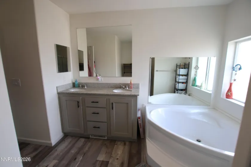 210 Chateau, Yerington, Nevada 89447, 3 Bedrooms Bedrooms, ,2 BathroomsBathrooms,Residential,Residential,Chateau,260005131