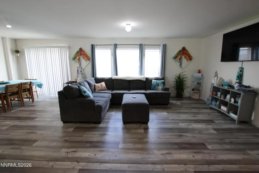 210 Chateau, Yerington, Nevada 89447, 3 Bedrooms Bedrooms, ,2 BathroomsBathrooms,Residential,Residential,Chateau,260005131