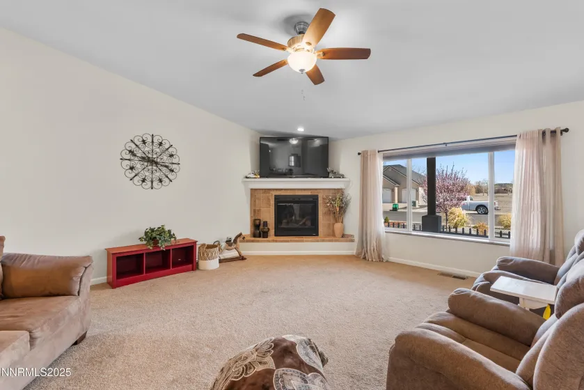 1129 Dixie, Fernley, Nevada 89408, 3 Bedrooms Bedrooms, ,3 BathroomsBathrooms,Residential,Residential,Dixie,260005138