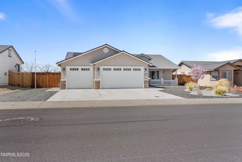 1129 Dixie, Fernley, Nevada 89408, 3 Bedrooms Bedrooms, ,3 BathroomsBathrooms,Residential,Residential,Dixie,260005138