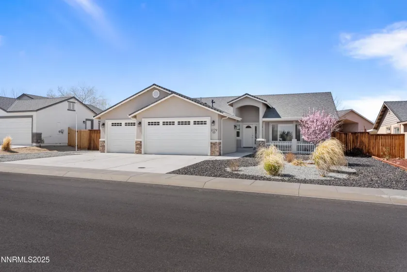 1129 Dixie, Fernley, Nevada 89408, 3 Bedrooms Bedrooms, ,3 BathroomsBathrooms,Residential,Residential,Dixie,260005138